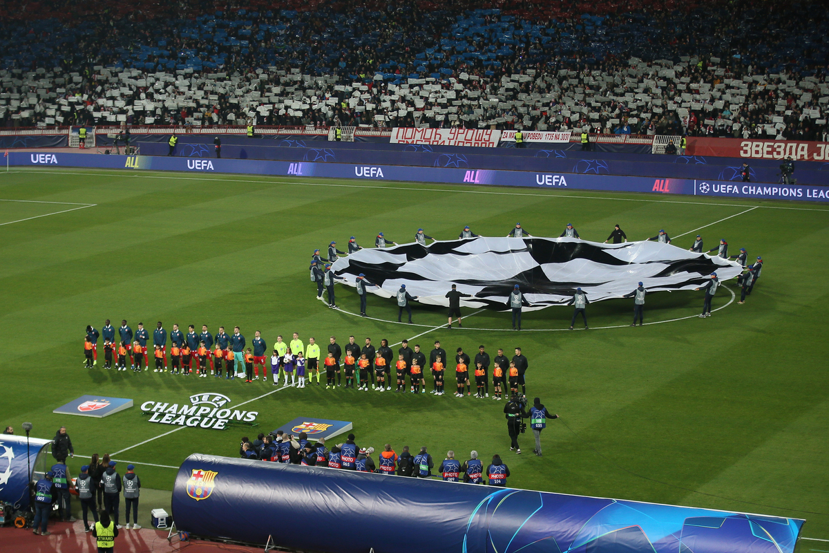 Navijači Crvene zvezde na utakmici UEFA Lige sampiona protiv Barselone na stadionu Rajko Mitic, Beograd 06.11.2024. godine Foto: Ivica Veselinov / MN PRESS FUDBAL, FOOTBALL, UEFA CHAMPIONS LEAGUE, LIGA SAMPIONA, CRVENA ZVEZDA, RED STAR, BARCELONA, BARSELONA