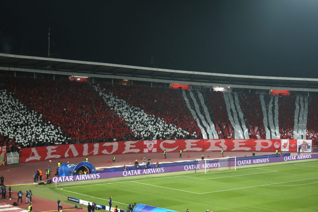 Navijači Crvene zvezde na utakmici UEFA Lige sampiona protiv Barselone na stadionu Rajko Mitic, Beograd 06.11.2024. godine Foto: Ivica Veselinov / MN PRESS FUDBAL, FOOTBALL, UEFA CHAMPIONS LEAGUE, LIGA SAMPIONA, CRVENA ZVEZDA, RED STAR, BARCELONA, BARSELONA