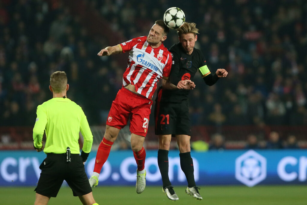 fudbaler Crvene zvezde na utakmici UEFA Lige sampiona protiv Barselone na stadionu Rajko Mitic, Beograd 06.11.2024. godine Foto: Ivica Veselinov / MN PRESS FUDBAL, FOOTBALL, UEFA CHAMPIONS LEAGUE, LIGA SAMPIONA, CRVENA ZVEZDA, RED STAR, BARCELONA, BARSELONA