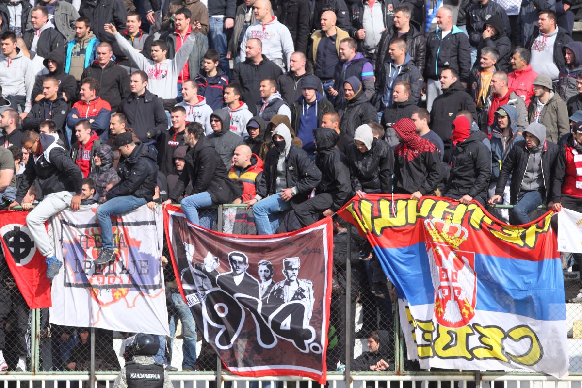 DELIJE navijaci fudbalera Crvene zvezde na utakmici Superlige Prvenstva Srbije protiv Novog Pazara na Gradskom stadionu Novog Pazara, Novi Pazar 17.04.2014. godine Foto: Marko Metlas Fudbal, Crvena zvezda, Superliga Prvenstvo Srbije, Novi Pazar