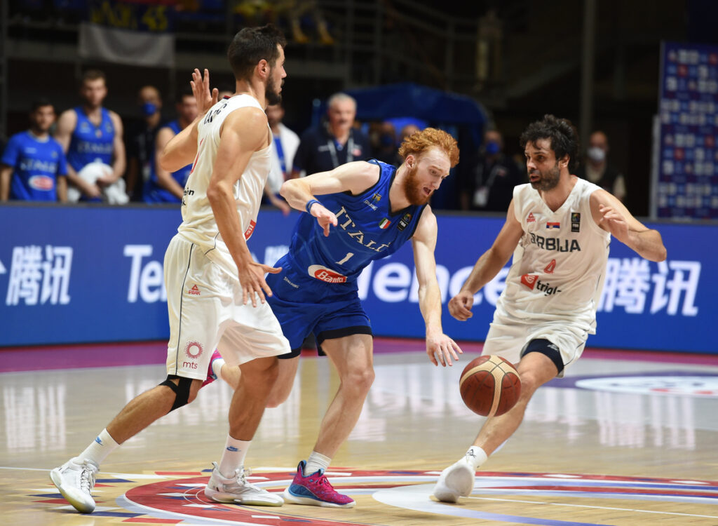 NICOLO MANNION Nikolo Manion, kosarkas Italije, na utakmici kvalifikacija za Olimpijske igre protiv Srbije, i NIKOLA KALINIC i MILOS TEODOSIC, u hali Aleksandar Nikolic
Beograd, 04.07.2021.
foto:  Nebojsa Parausic

Kosarka, OQT, Srbija, Italija