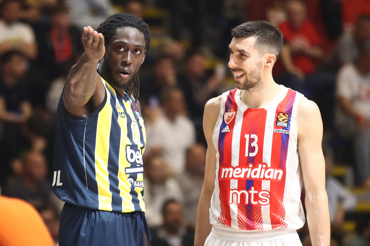 OGNJEN DOBRIC kosarkas Crvene Zvezde na utakmici Evrolige protiv JOHNATHAN MOTLEY Dzonatan Motli iz Fenerbahcea u hali Aleksandar Nikolic, Beograd 13.04.2023. Foto: Ivica Veselinov / MN PRESS KOSARKA, BASKETBALL, EVROLIGA, EUROLEAGUE, CRVENA ZVEZDA, FENERBAHCE ISTANBUL