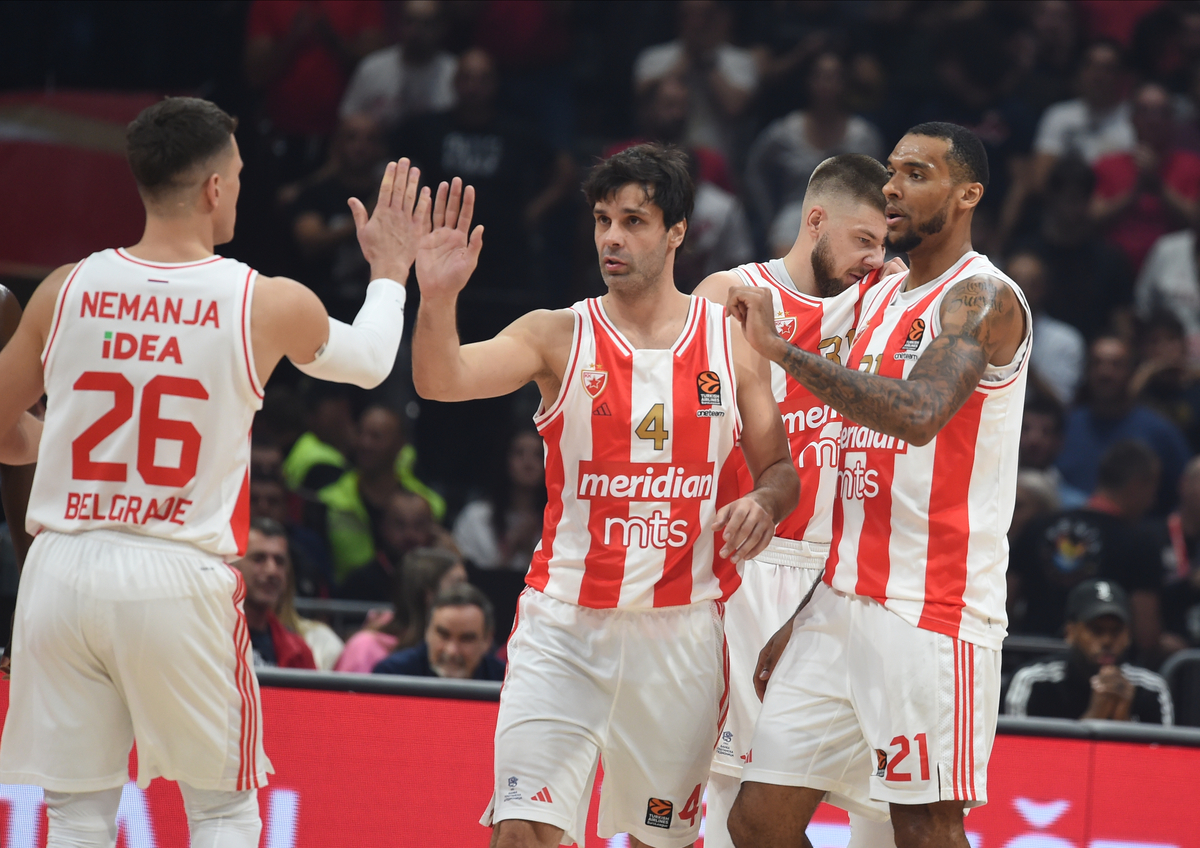 NEMANJA NEDOVIC, MILOS TEODOSIC, JOEL BOLOMBOY Zoel Bolomboj, kosarkasi Crvene zvezde, na utakmici Evrolige protiv Monaka, u Beogradskoj Stark Areni. Beograd, 18.10.2023. foto: Nebojsa Parausic / MN Press Kosarka, Euroleague, Crvena zvezda, Monako