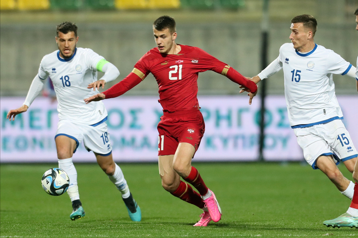 SAMED BAZDAR fudbaler reprezentacije Srbije na prijateljskoj utakmici protiv Kipra na stadionu AEK arena, Larnaka 25.03.2024. godine Foto: Marko Metlas Fudbal, Srbija, Prijateljska utakmica, Kipar