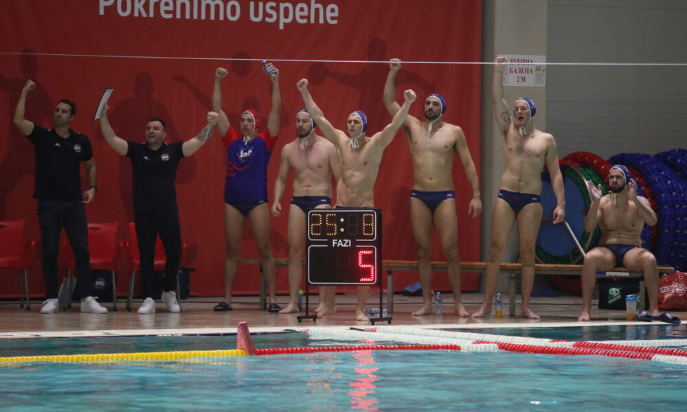 RADOST vaterpolista Novog Beograda na utakmici finala Prvenstva Srbije protiv Radnickog na bazenu SPD Radnicki, Kragujevac 25.05.2024. godine Foto: Ivica Veselinov / MN PRESS VATERPOLO, WATERPOLO, PRVENSTVO SRBIJE, NATIONAL CHAMPIONSHIP, VK RADNICKI KRAGUJEVAC, VK NOVI BEOGRAD