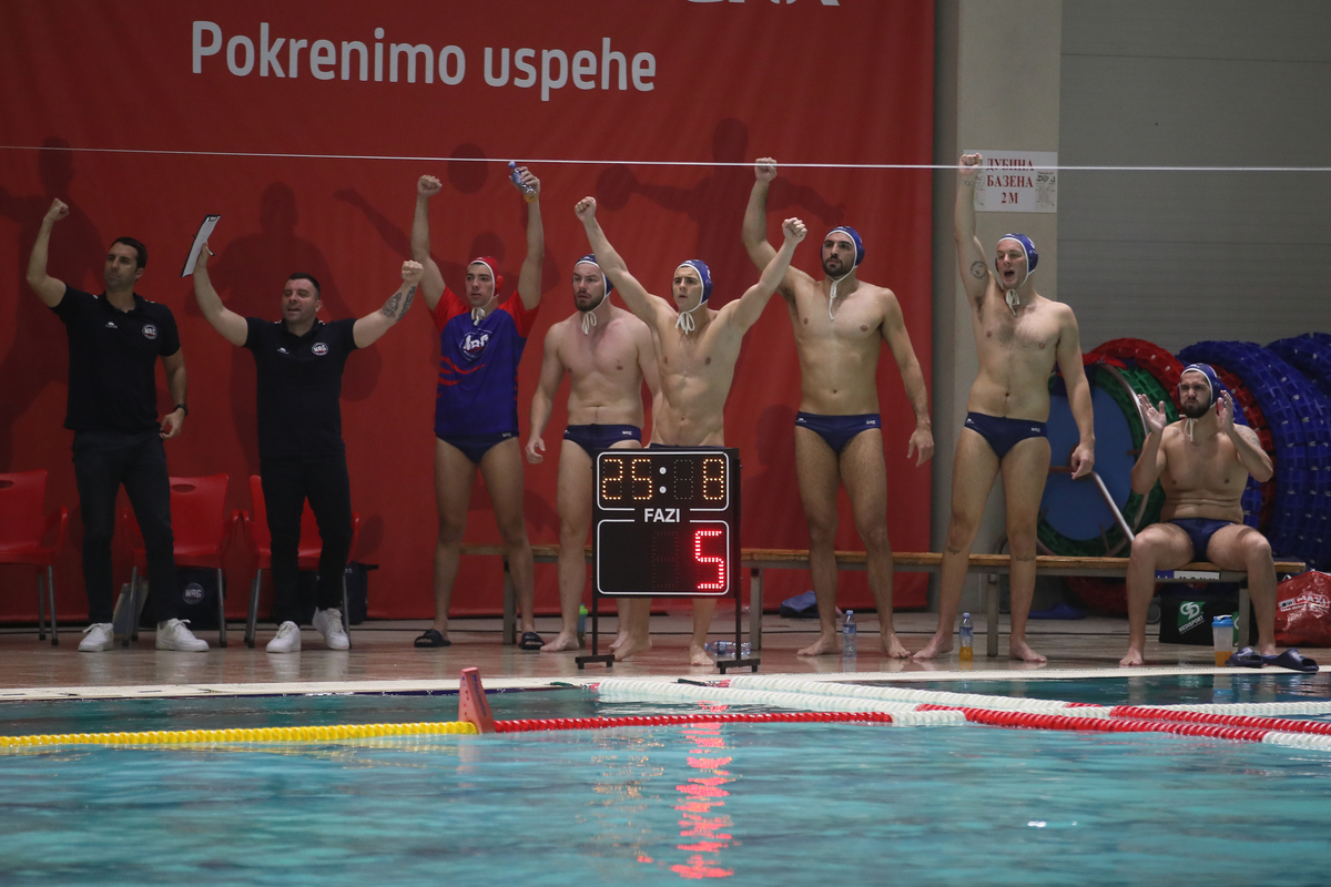 RADOST vaterpolista Novog Beograda na utakmici finala Prvenstva Srbije protiv Radnickog na bazenu SPD Radnicki, Kragujevac 25.05.2024. godine Foto: Ivica Veselinov / MN PRESS VATERPOLO, WATERPOLO, PRVENSTVO SRBIJE, NATIONAL CHAMPIONSHIP, VK RADNICKI KRAGUJEVAC, VK NOVI BEOGRAD