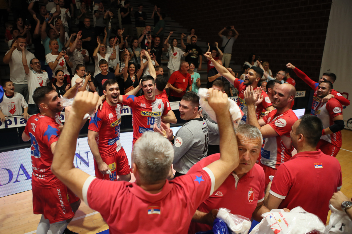 RADOST rukometasa Vojvodine na utakmici finala Prvenstva Srbije protiv Metaloplastike u SC Zorka, Sabac 26.05.2024. godine Foto: Ivica Veselinov / MN PRESS RUKOMET, HANDBALL, PRVENSTVO SRBIJE, NATIONAL CHAMPIONSHIP, VOJVODINA, METALOPLASTIKA