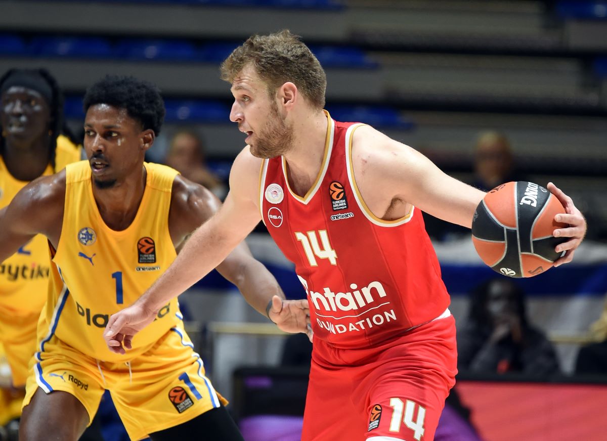 SASHA VEZENKOV Sasa Vezenkov, kosarkas Olimpijakosa, na utakmici Evrolige protiv Makabija, u hali Aleksandar Nikolic Beograd, 14.11.2024. foto: Nebojsa Parausic / MN Press photo Kosarka, Euroleague, Makabi, Olimpijakos