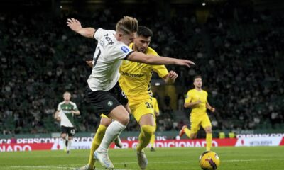 Sporting's Viktor Gyoekeres, left, vies for the ball with Nacional's Ze Vitor during a Portuguese League Cup soccer match between Sporting CP and Nacional at the Alvalade stadium in Lisbon, Tuesday, Oct. 29, 2024. (AP Photo/Ana Brigida)