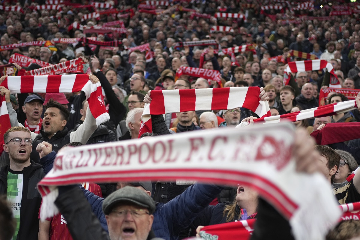 Navijači Liverpula, Liverpool's supporters cheer during the English Premier League soccer match between Liverpool and Brighton at the Anfield stadium in Liverpool, England, Saturday, Nov. 2, 2024. (AP Photo/Jon Super)