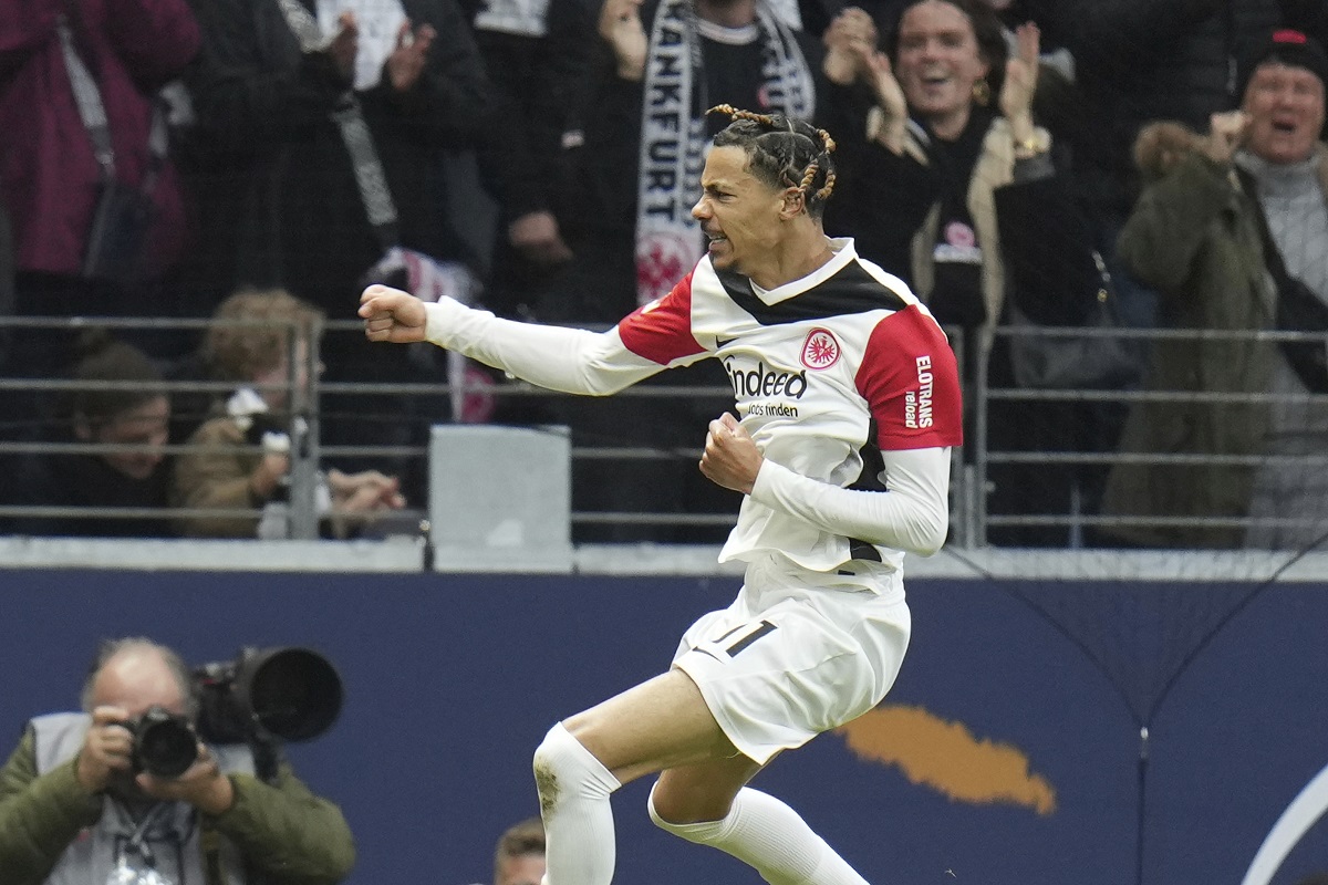 Frankfurt's Hugo Ekitike celebrates scoring their side's first goal of the game during the German Bundesliga soccer match between Eintracht Frankfurt and VfL Bochum at Deutsche Bank Park stadium in Frankfurt, Germany, Saturday Nov. 2, 2024. (Thomas Frey/dpa via AP)