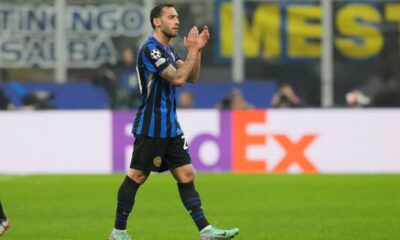 Inter Milan's Hakan Calhanoglu leaves the pitch after substituting during a Champions League opening phase soccer match between Inter Milan and Arsenal at the San Siro stadium in Milan, Italy, Wednesday, Nov. 6, 2024. (AP Photo/Luca Bruno)