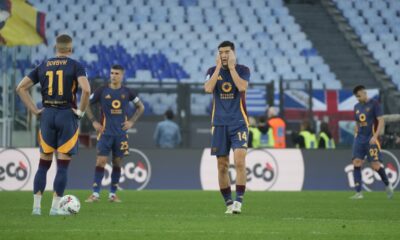 Roma players stand dejected after conceding the thrid goal during the Serie A soccer match between Roma and Bologna at Rome's Olympic Stadium, Sunday, November 10, 2024. (AP Photo/Gregorio Borgia)