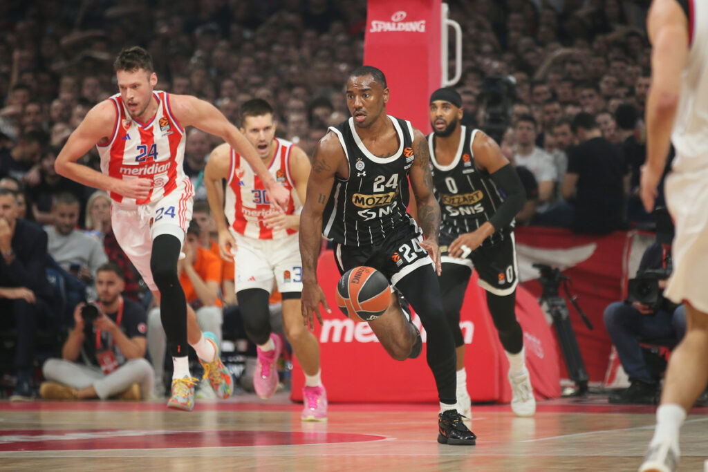 kosarkas Partizana na utakmici Evrolige protiv Crvene zvezde u hali Beogradska Arena, Beograd 21.11.2024. godine Foto: Ivica Veselinov / MN PRESS KOSARKA, BASKETBALL, EVROLIGA, EUROLEAGUE, CRVENA ZVEZDA, PARTIZAN