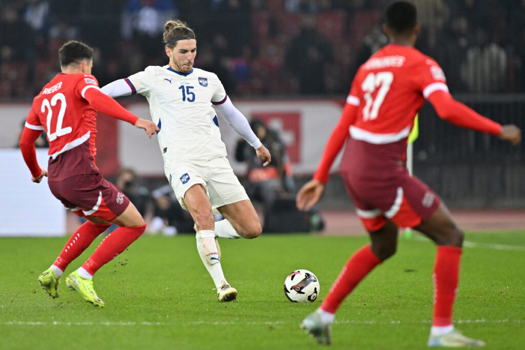 fudbaler reprezentacije Srbije na utakmici UEFA Lige nacija protiv Svajcarske na stadionu Lecigrund, Cirih 15.11.2024. godine Foto: Marko Metlas Fudbal, Srbija, Svajcarska, UEFA Liga nacija