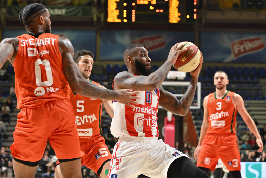 kosarkas Crvene zvezde na utakmici Jadranske ABA lige protiv Cedevita Olimpije u hali Aleksandar Nikolic, Beograd 04.11.2024. godine Foto: Marko Metlas Kosarka, Crvena zvezda, Jadranska ABA liga, Cedevita Olimpija