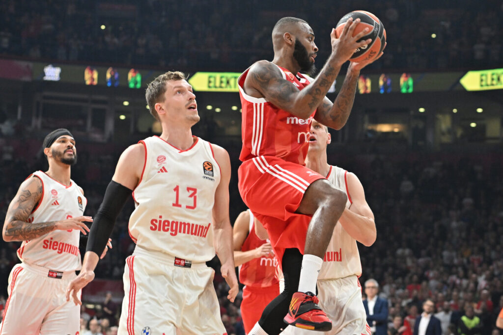 kosarkas Crvene zvezde na utakmici Evrolige protiv Bajerna u hali Beogradska arena, Beograd 29.11.2024. godine Foto: Marko Metlas Kosarka, Crvena zvezda, Evroliga, Bajern Minhen, Bajern