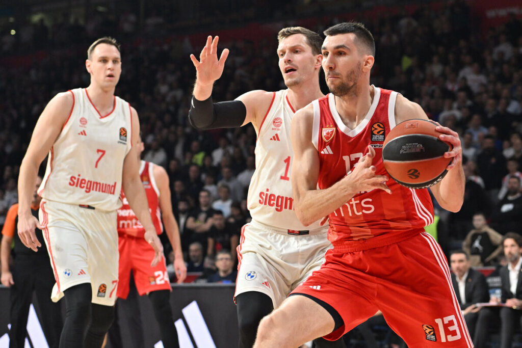 kosarkas Crvene zvezde na utakmici Evrolige protiv Bajerna u hali Beogradska arena, Beograd 29.11.2024. godine Foto: Marko Metlas Kosarka, Crvena zvezda, Evroliga, Bajern Minhen, Bajern