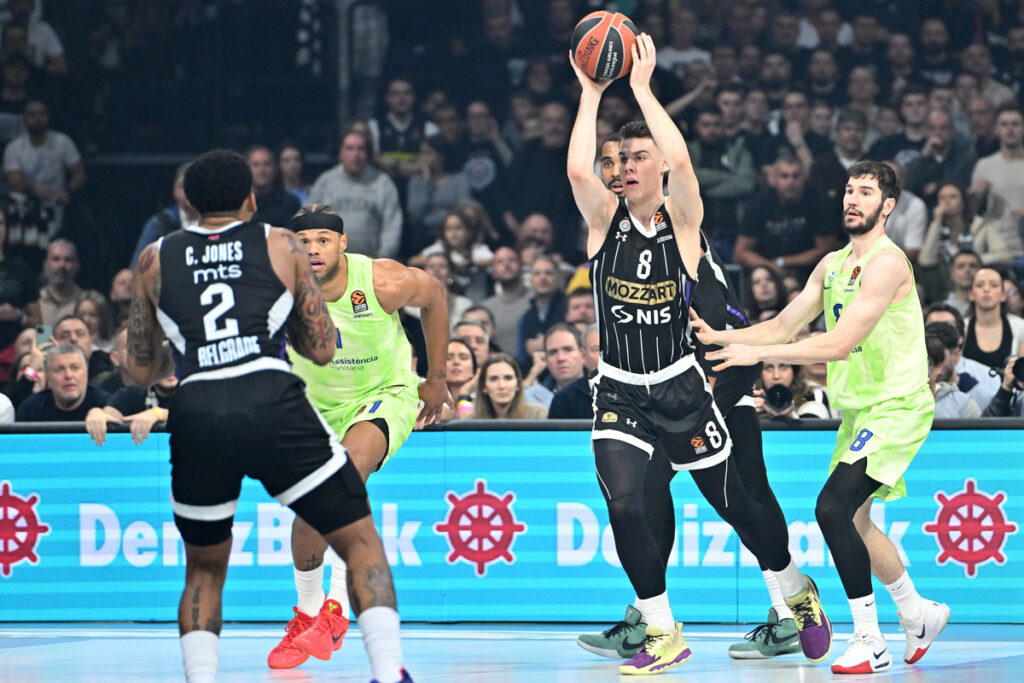 kosarkas Partizana na utakmici Evrolige protiv Barselone u hali Beogradska arena, Beograd 13.11.2024. godine Foto: Marko Metlas Kosarka, Partizan, Evroliga, Barselona