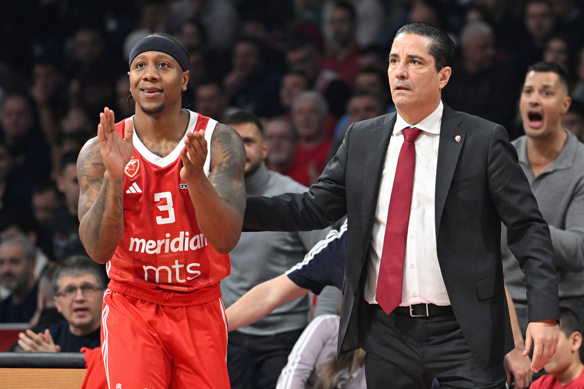 kosarkas i trener Crvene zvezde na utakmici Evrolige protiv Bajerna u hali Beogradska arena, Beograd 29.11.2024. godine Foto: Marko Metlas Kosarka, Crvena zvezda, Evroliga, Bajern Minhen, Bajern