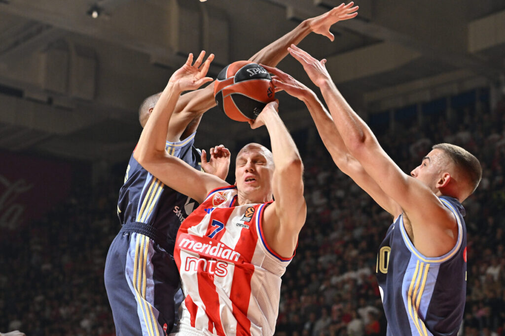 kosarkas Crvene zvezde na utakmici Evrolige protiv Albe Berlin u hali Aleksandar Nikolic, Beograd 07.11.2024. godine Foto: Marko Metlas Kosarka, Crvena zvezda, Evroliga, Alba Berlin