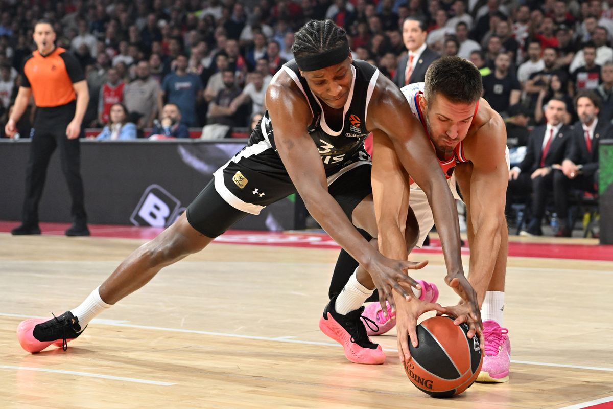 kosarkas Crvene zvezde na utakmici Evrolige protiv Partizana u hali Beogradska Arena, Beograd 21.11.2024. godine Foto: Marko Metlas Kosarka, Evroliga, Partizan, Crvena zvezda, Derbi