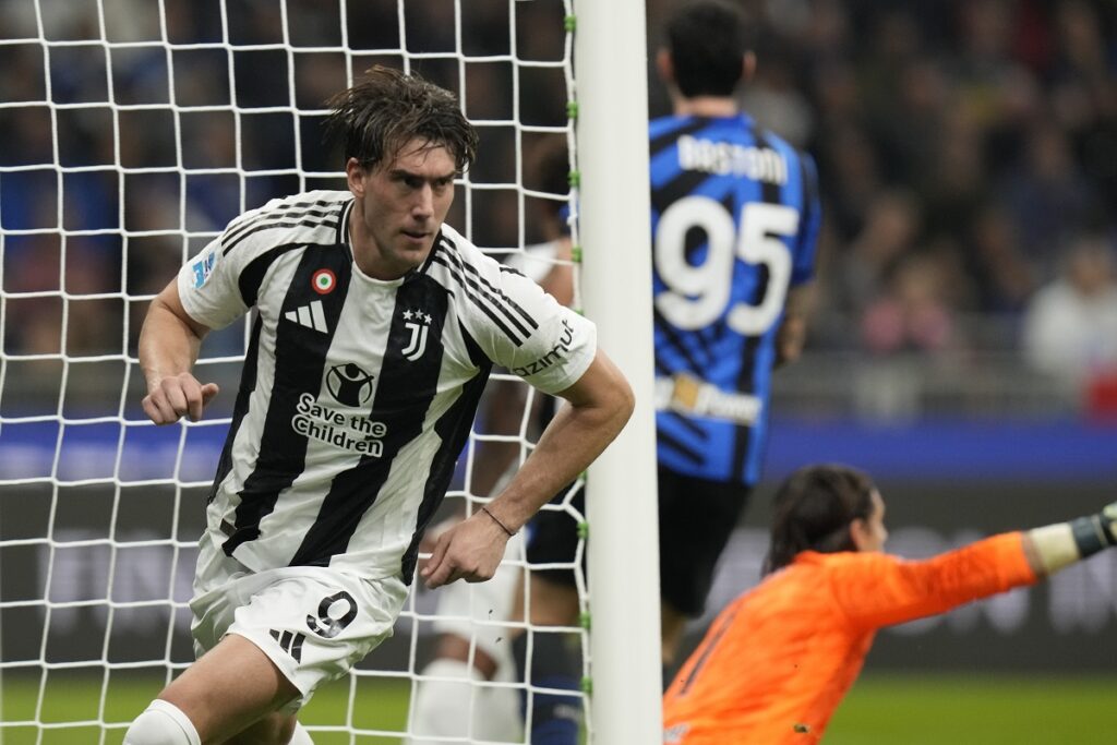 Juventus' Dusan Vlahovic celebrates after scoring his side's opening goal during a Serie A soccer match between Inter Milan and Juventus at the San Siro stadium in Milan, Italy, Sunday, Oct. 27, 2024. (AP Photo/Luca Bruno)