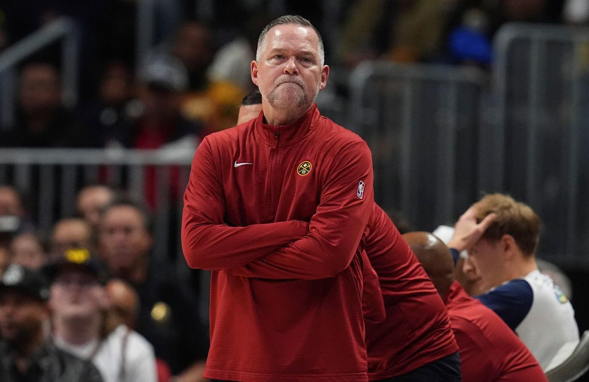 Denver Nuggets head coach Michael Malone looks on in the second half of an NBA basketball game against the New York Knicks, Monday, Nov. 25, 2024, in Denver. (AP Photo/David Zalubowski)