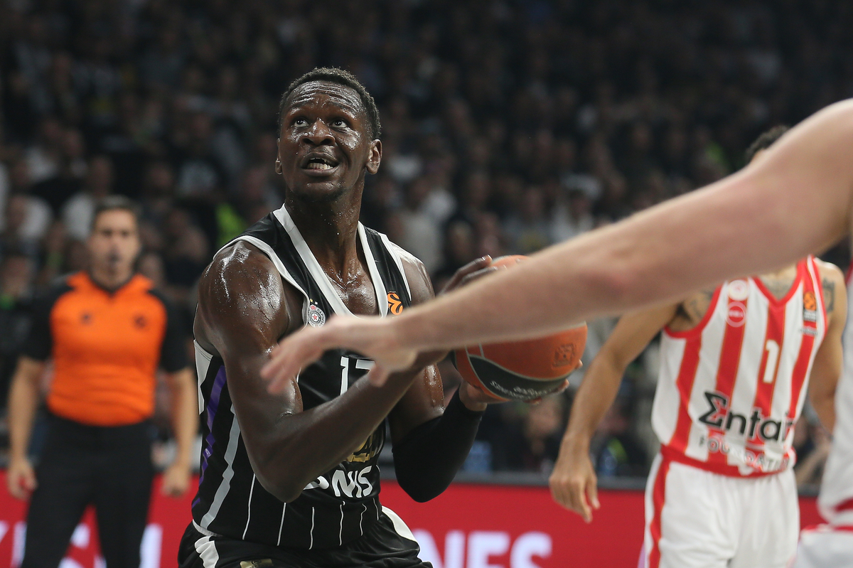 PARTIZAN vs OLYMPIACOS, Isak Bonga