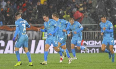 Venezia's Gaetano Oristanio, second from left, celebrates after scoring a goal during the Serie A soccer match between Venezia and Como at the Pier Luigi Penzo Stadium in Venice, Sunday, Dec. 8, 2024. (Mattia Radoni/LaPresse via AP)