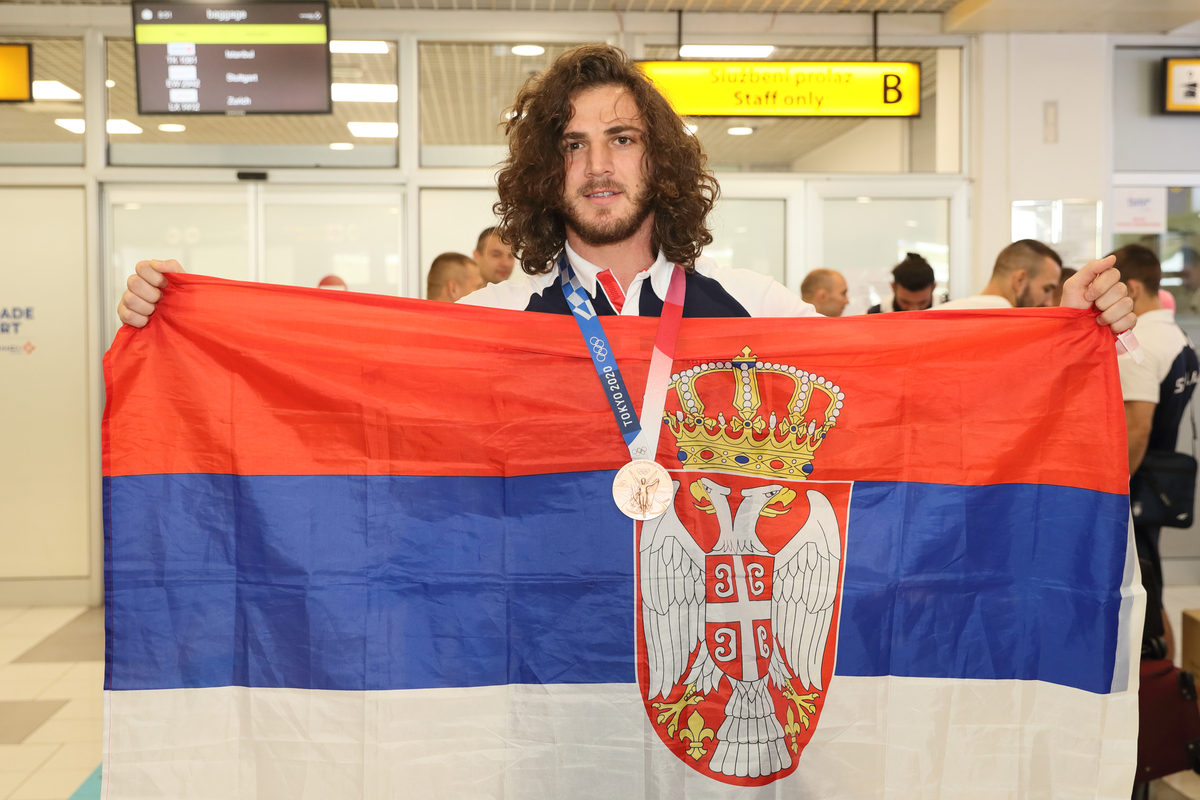 ZURABI DATUNASHVILI Zurabi Datunasvili rvac Srbije osvajac bronzane medalje na Olimpijadi u Tokiu docek na aerodromu Nikola Tesla Surcin , Beograd 06.08.2021. godine Foto: Marko Metlas Rvanje, Srbija, Olimpijada Tokio 2021