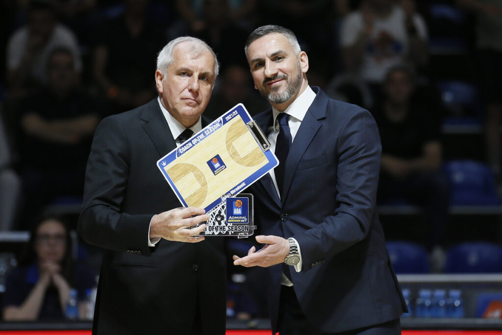 MILIJA VOJINOVIC direktor ABA lige i ZELJKO OBRADOVIC trener kosarkasa Partizana na utakmici polufinala ABA lige protiv Buducnosti u hali Aleksandar Nikolic, Beograd 10.05.2022. Foto: Ivica Veselinov / MN PRESS KOSARKA, BASKETBALL, PARTIZAN, BUDUCNOST, ABA LIGA, ABA LEAGUE