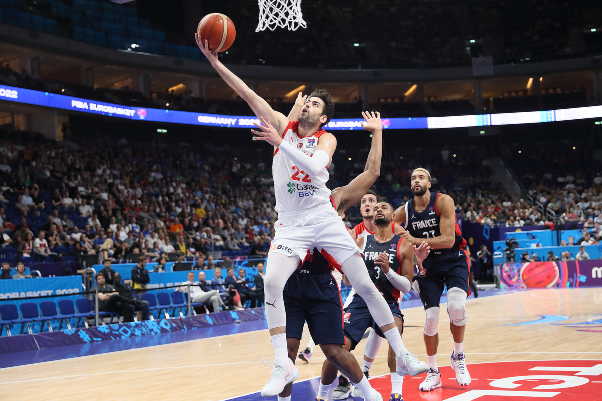 FURKAN KORKMAZ kosarkas reprezentacije Turske na utakmici FIBA Evropskog prvenstva protiv Francuske u Mercedes Benc areni, Berlin 11.09.2022. godine Foto: Marko Metlas Kosarka, Turska, FIBA Evropsko prvenstvo, Francuska