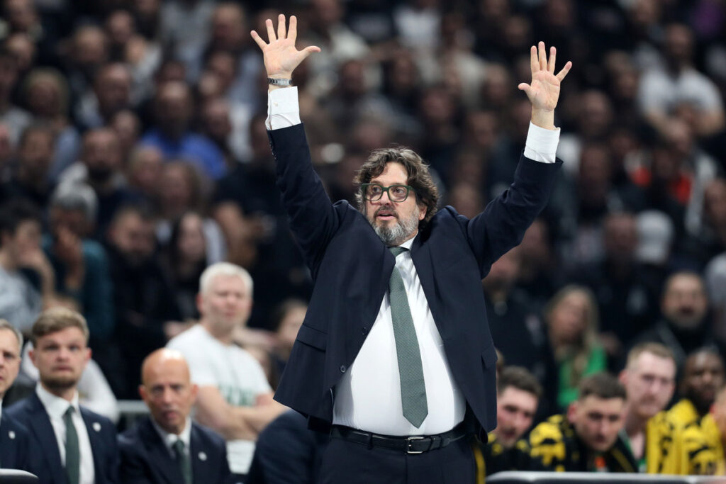 ANDREA TRINCHIERI Andrea Trinkieri bivsi trener kosarkasa Partizana na utakmici Evrolige protiv Zalgirisa Kaunas u hali Stark Beogradska arena, Beograd 26.01.2024. godine Foto: Marko Metlas Kosarka, Partizan, Evroliga, Zalgiris Kaunas