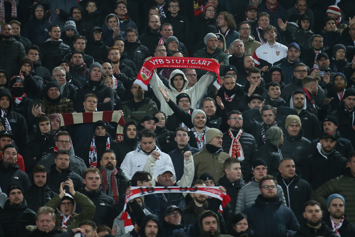 SVABE navijaci fudbalera Stutgarta na utakmici UEFA Lige Sampiona protiv Crvene zvezde na stadionu Rajko Mitic, Beograd 27.11.2024. godine Foto: Ivica Veselinov / MN PRESS FUDBAL, FOOTBALL, UEFA CHAMPIONS LEAGUE, LIGA SAMPIONA, CRVENA ZVEZDA, RED STAR, STUTGART, VFB STUTTGART