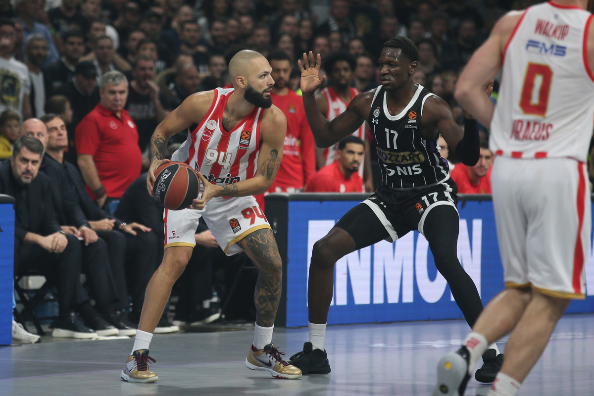 EVAN FOURNIER Evan Furnije kosarkas Olimpijakosa na utakmici Evrolige protiv Partizana u hali Beogradska Arena, Beograd 28.11.2024. godine Foto: Ivica Veselinov / MN PRESS KOSARKA, BASKETBALL, EVROLIGA, EUROLEAGUE, PARTIZAN, OLYMPIACOS, OLIMPIJAKOS