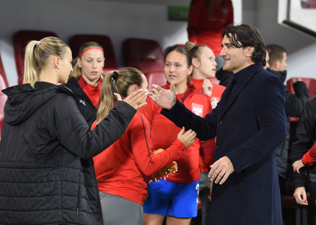 DRAGISA ZECEVIC, trener selektor fudbalerki Srbije, na utakmici finala baraza za prvenstvo Evrope protiv Svedske, na stadionu Dubocica. Leskovac, 28.11.2024. foto: Nebojsa Parausic Fudbal, Zene, Srbija, Svedska