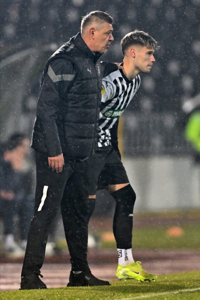 SAVO MILOSEVIC trener i MARKO KERKEZ fudbaler Partizana na utakmici Superlige Prvenstva Srbije protiv Jedinstva Ub na stadionu Partizana, Beograd 30.11.2024. godine Foto: Marko Metlas
Fudbal, Partizan, Superliga Prvenstvo Srbije, Jedinstvo Ub