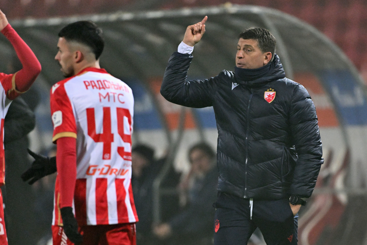 VLADAN MILOJEVIC trener fudbalera Crvene zvezde na utakmici Superlige Prvenstva Srbije protiv TSC Backa Topola na stadionu Rajka Mitica, Beograd, 04.12.2024. godine Foto: Marko Metlas Fudbal, Crvena zvezda, Superliga Prvenstvo Srbije, TSC Backa Topola