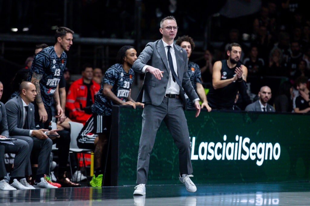 NENAD JAKOVLJEVIC, trener kosarkasa Virtusa, na utakmici Evrolige protiv Crvene zvezde, u Virtus Segafredo Areni. Bolonja, 06.12.2024. foto: MN Press / bc Kosarka, Euroleague, Virtus, Crvena zvezda