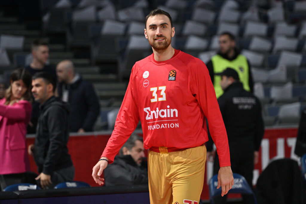 NIKOLA MILUTINOV kosarkas Olimpijakosa Pirej na utakmici Evrolige protiv Crvene zvezde u hali Beogradska arena, Beograd 13.12.2024. godine Foto: Marko Metlas Kosarka, Crvena zvezda, Evroliga, Olimpijakos Pirej