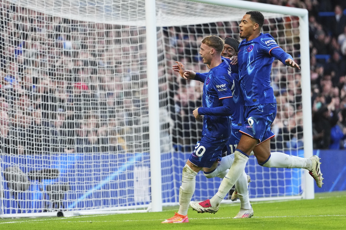 Chelsea's Cole Palmer, left, celebrates after scoring his side's third goal during the English Premier League soccer match between Chelsea and Aston Villa at the Stamford Bridge stadium in London, Sunday, Dec. 1, 2024. (AP Photo/Kirsty Wigglesworth)