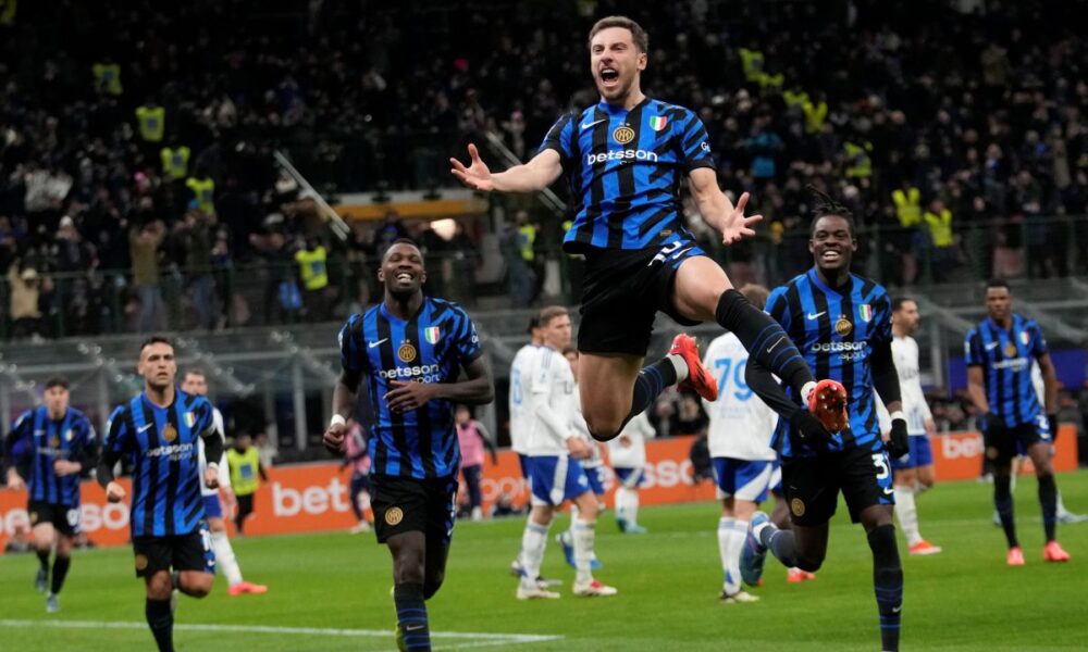 Inter Milan's Carlos Augusto, center, celebrates after scoring against Como during a Serie A soccer match between Inter Milan and Como at the San Siro stadium in Milan, Italy, Monday, Dec. 23, 2024. (AP Photo/Luca Bruno)