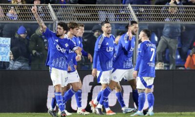 Como's Patrick Cutrone, left, celebrates scoring during the Serie A soccer match between Como and Lecce at the Giuseppe Sinigaglia stadium in Como, Italy, Monday Dec. 30, 2024. (Antonio Saia/LaPresse via AP)