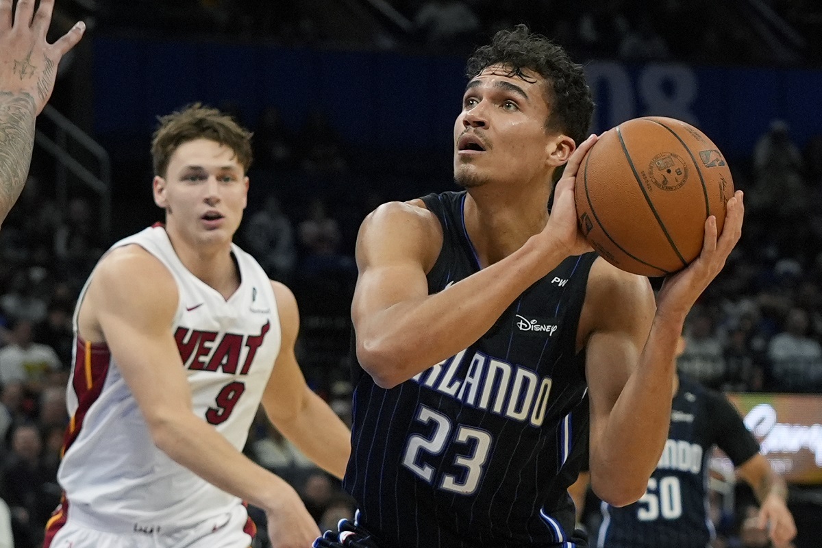 Orlando Magic forward Tristan da Silva (23) looks for a shot as Miami Heat guard Pelle Larsson (9) tries to defend during the second half of an NBA basketball game, Saturday, Dec. 21, 2024, in Orlando, Fla. (AP Photo/John Raoux)