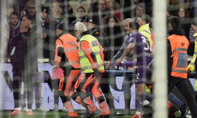 Italy Soccer Serie A Fiorentina's Edoardo Bove, injured, is transported to a waiting ambulance during the Serie A soccer match between Fiorentina and Inter at the Artemio Franchi Stadium in Florence, Italy, Sunday Dec. 1, 2024. The match was suspended and finally postponed as the injures appeared to be serious. (Massimo Paolone/LaPresse via AP)