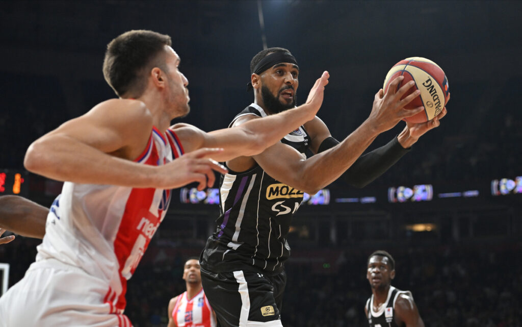CRVENA ZVEZDA vs PARTIZAN Beograd, 23.12.2024. foto: Marko Metlas BASKETBALL, ABA LEAGUE, CRVENA ZVEZDA, PARTIZAN