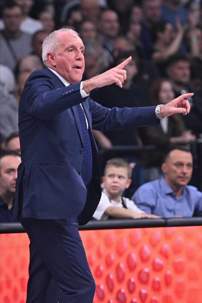 Trener Partizana na utakmici Evrolige protiv Panatinaikosa Atina u hali Stark Beogradska arena, Beograd 05.12.2024. godine Foto: Marko Metlas Kosarka, Partizan, Evroliga, Panatinaikos Atina