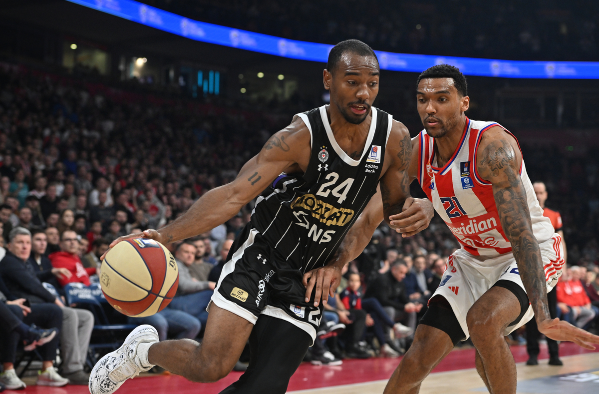 CRVENA ZVEZDA vs PARTIZAN Beograd, 23.12.2024. foto: Marko Metlas BASKETBALL, ABA LEAGUE, CRVENA ZVEZDA, PARTIZAN