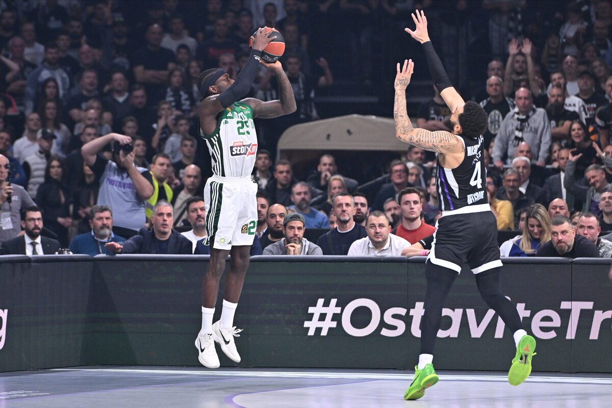 kosarkas i trener Panatinaikosa na utakmici Evrolige protiv Partizana u hali Stark Beogradska arena, Beograd 05.12.2024. godine Foto: Marko Metlas Kosarka, Partizan, Evroliga, Panatinaikos Atina